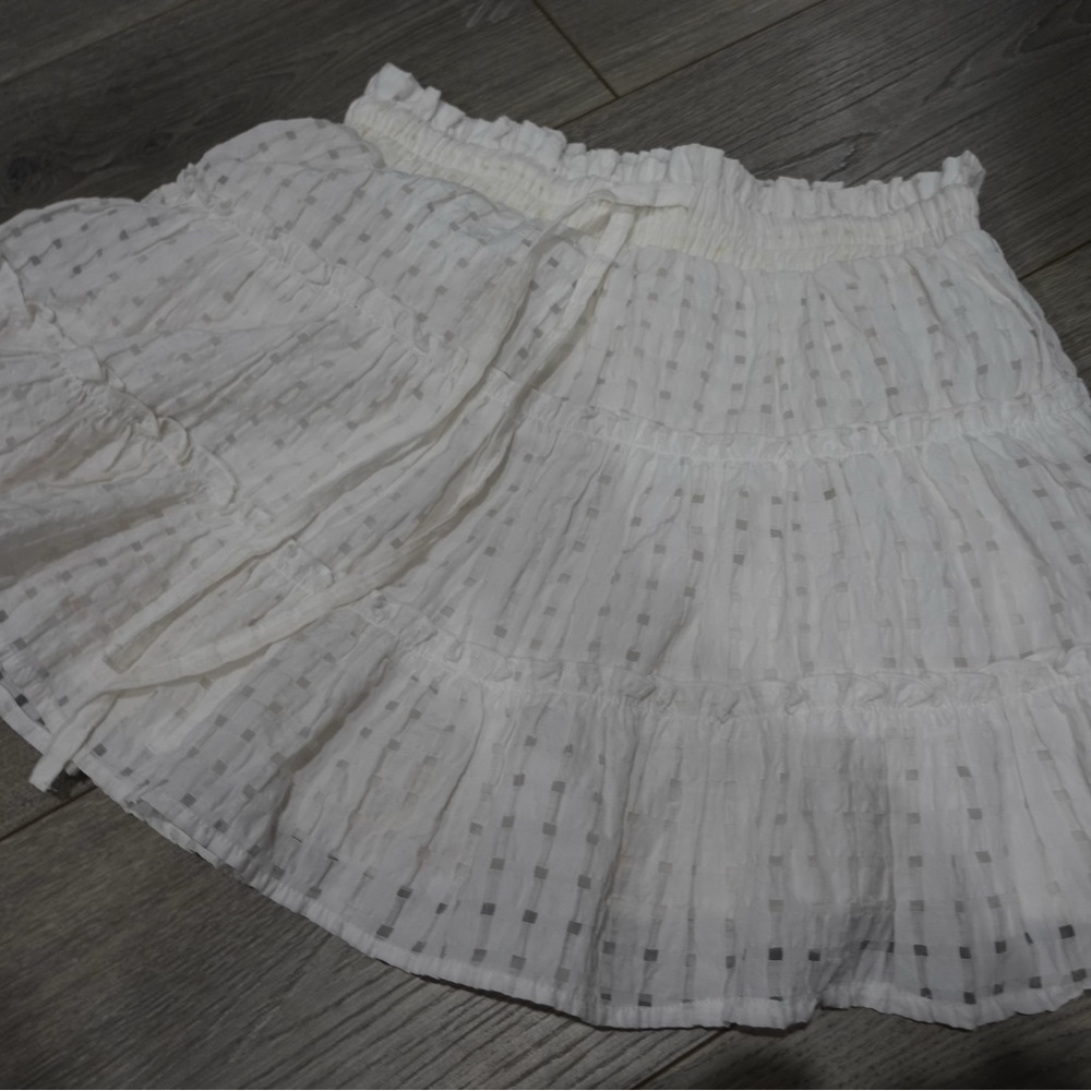 Forever 21 white flowy mini skirt